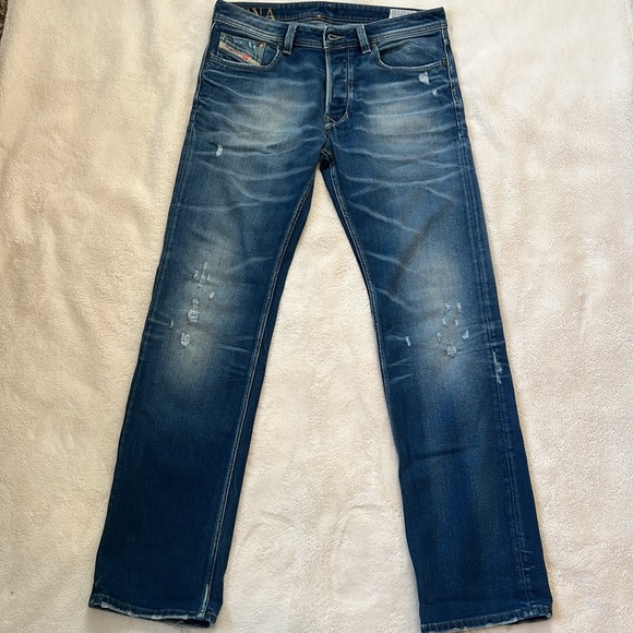 Diesel Larkee Regular Straight 0880R Jeans - distressed style - Picture 4 of 11